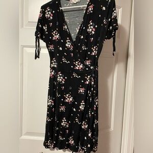 Cute floral wrap dress 🖤